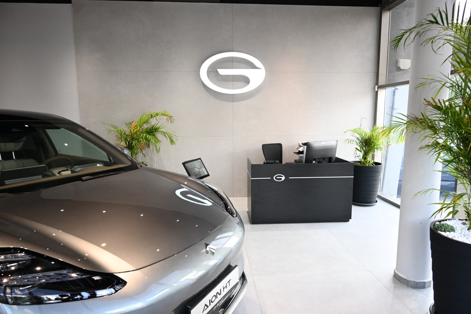 אולם תצוגה רכבים חשמלים AION
