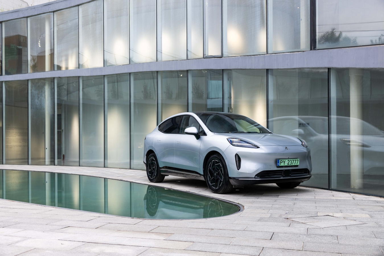 רכב יוקרה חשמלי מבית AION