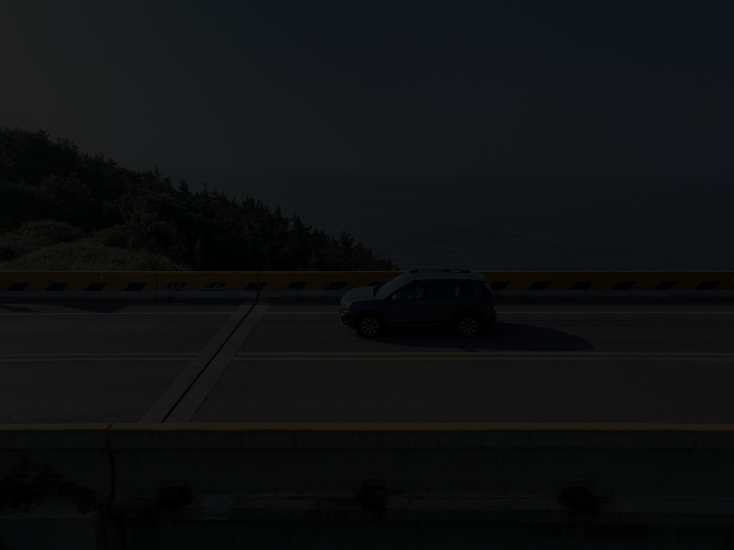 רכב AION V בנסיעה